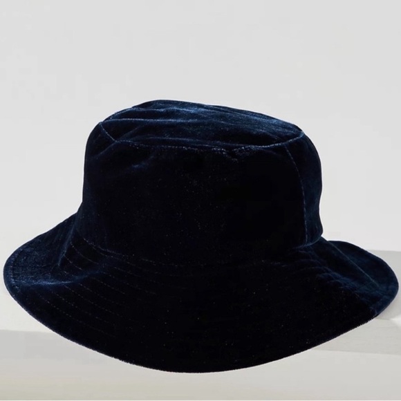 ANTHROPOLOGIE - Navy Blue Velvet Bucket Hat NWT